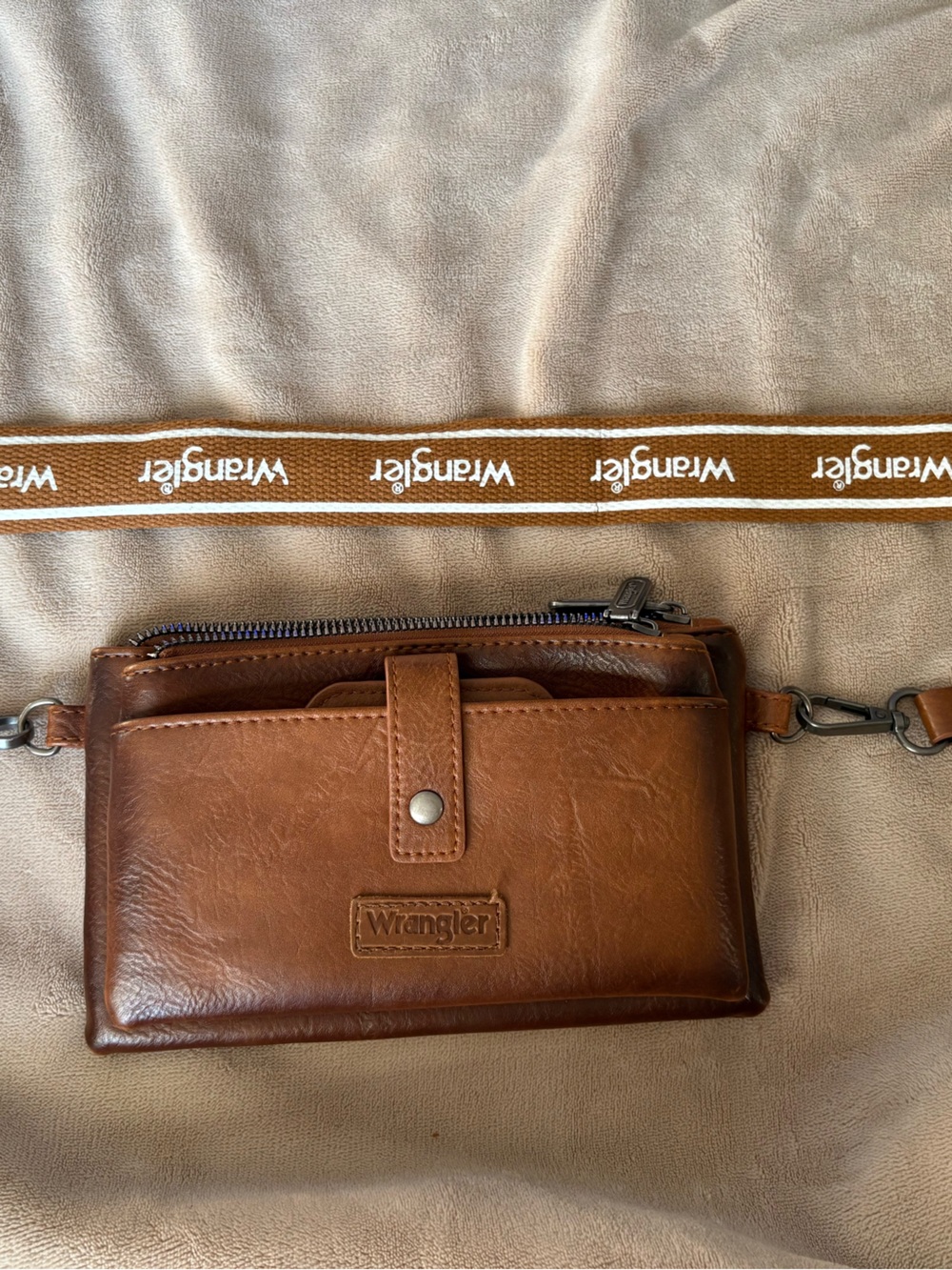 Wrangler Chestnut Brown Crossbody with Branded Strap